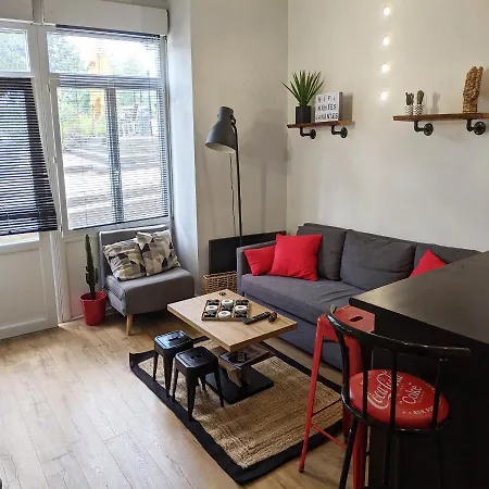 Quai De Versailles *