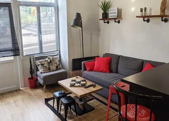 Quai De Versailles *